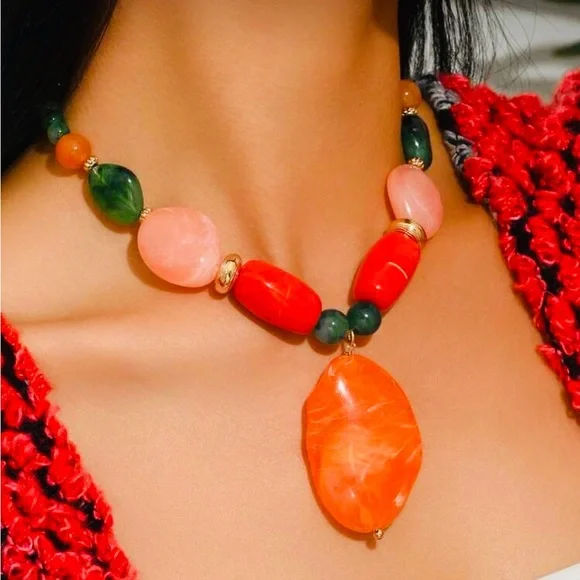 Elegant Multicolor Beaded Necklace - Picture 2 of 4